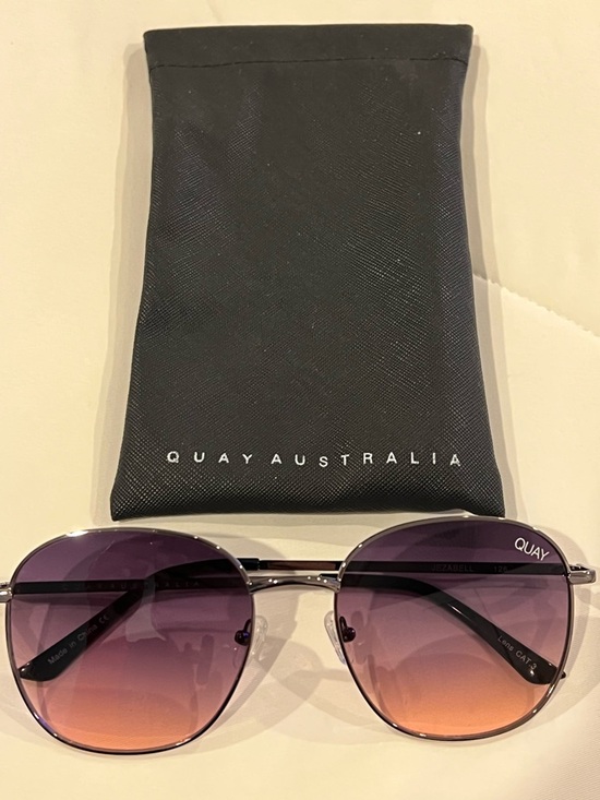Quay Australia Accessories - NWOT: Quay Australia Purple-to-Pink Gradient Round Sunglasses